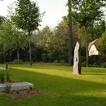 Апартаменты Bluestar Am Storkower Inkl Badesteg Und Gartensauna Шторков